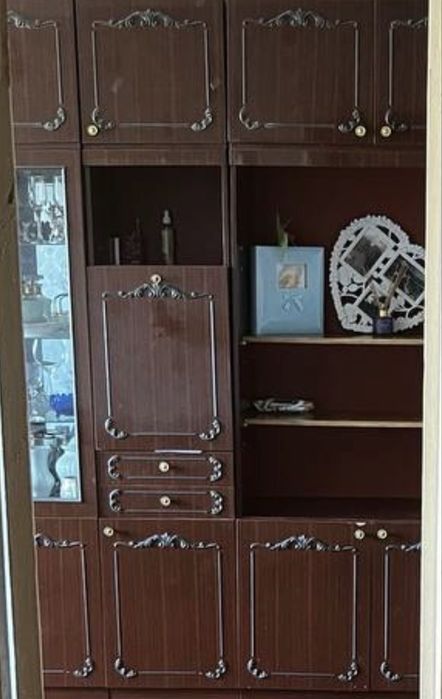 Продам стенку +шкаф 3х дверн