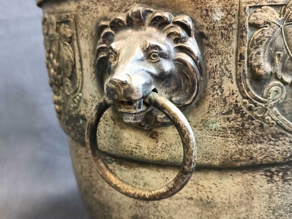 Огромадное Старинное Ведро для Шампанского со Львами