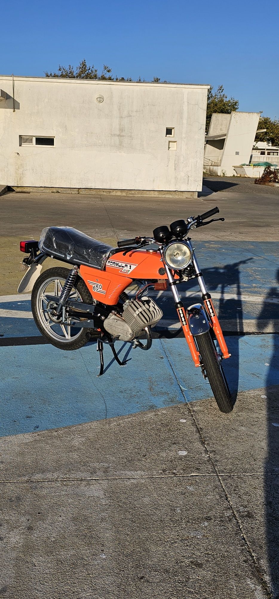 Restauro de motorizadas e motores a 2 tempos