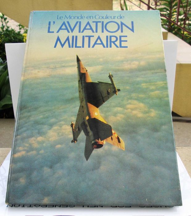 Livro le monde em couleur de l'aviation militaire 1981