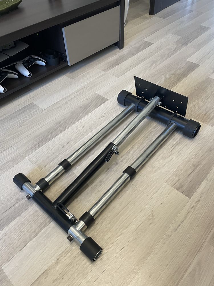 Stojak Simracing na kierownice i pedaly Logitech, Thrustmaster, Moza