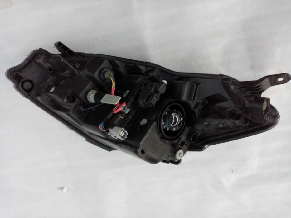 Lampa prawa przednia Toyota Yaris gen III 2014 r.