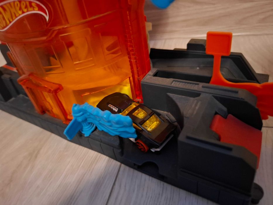 Hot Wheels Ratunkowa Remiza Strażacka