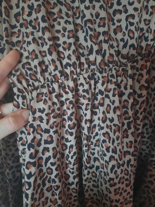 Luźna sukienka w panterke M