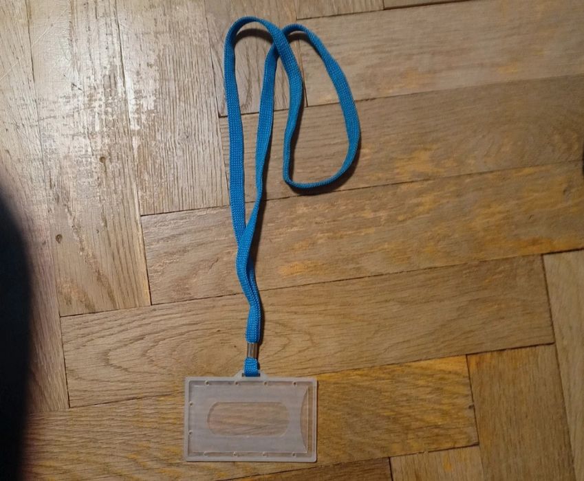 Etui na identyfikator ze smyczą