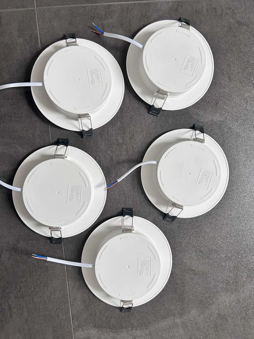 Lampa oczko sufitowe wpuszczane 15W, 3000K