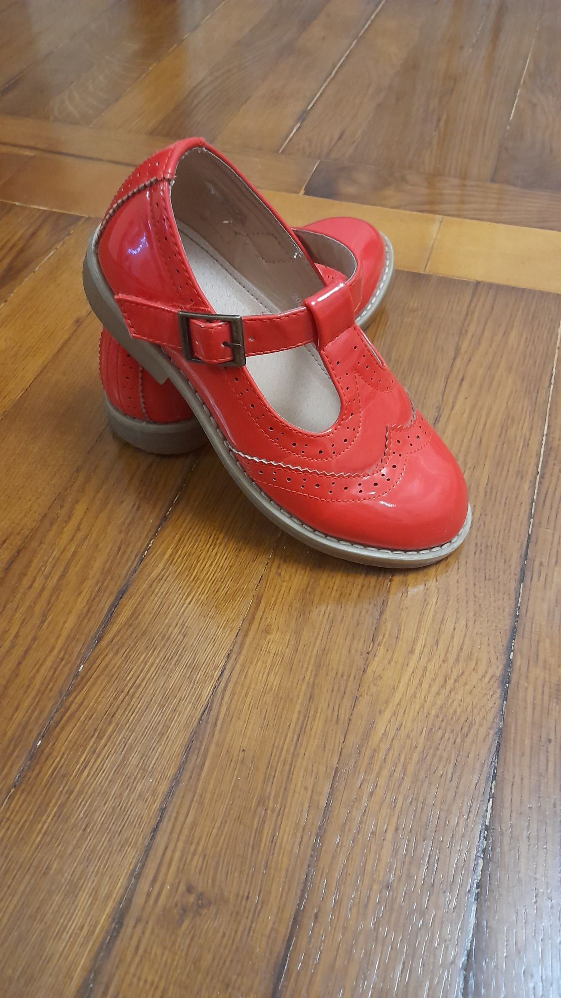 Туфлі 28 розмір туфли червоні лакові для дівчинки