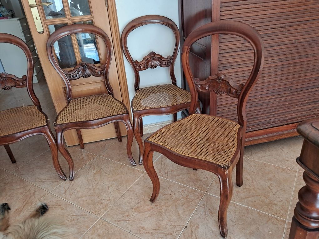 Cadeiras de palhinha centenárias