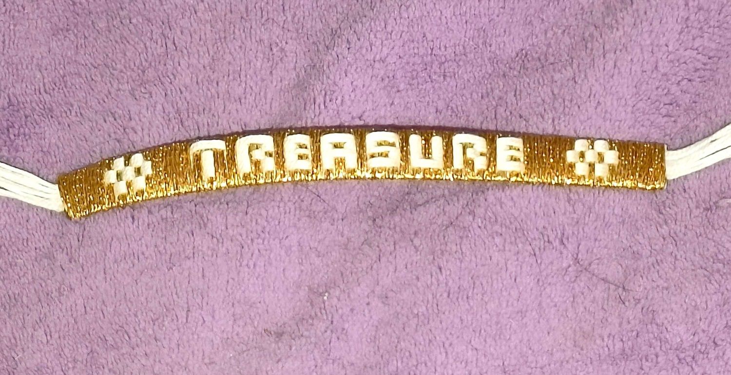 Pulseira com nomes ou datas personalizadas
