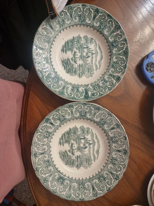 Conjunto de dois pratos antigos de Sacavém - Gilman, Reino