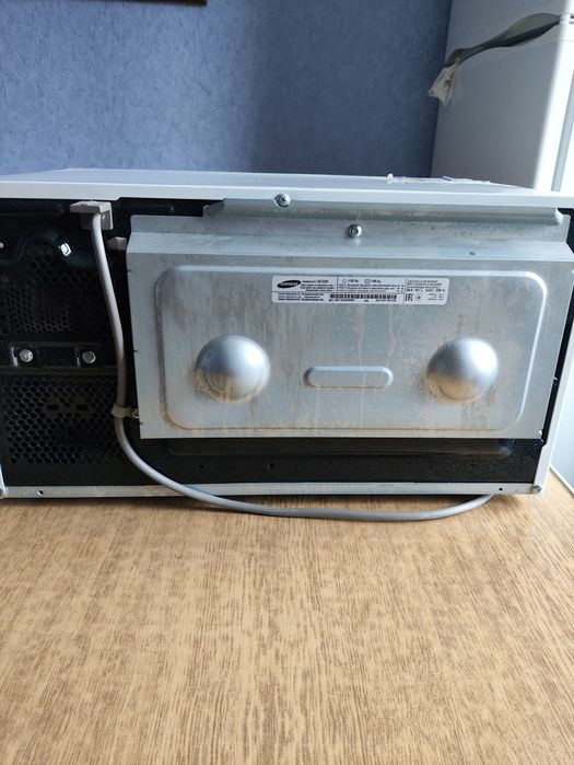 Микроволновая печь с грилем