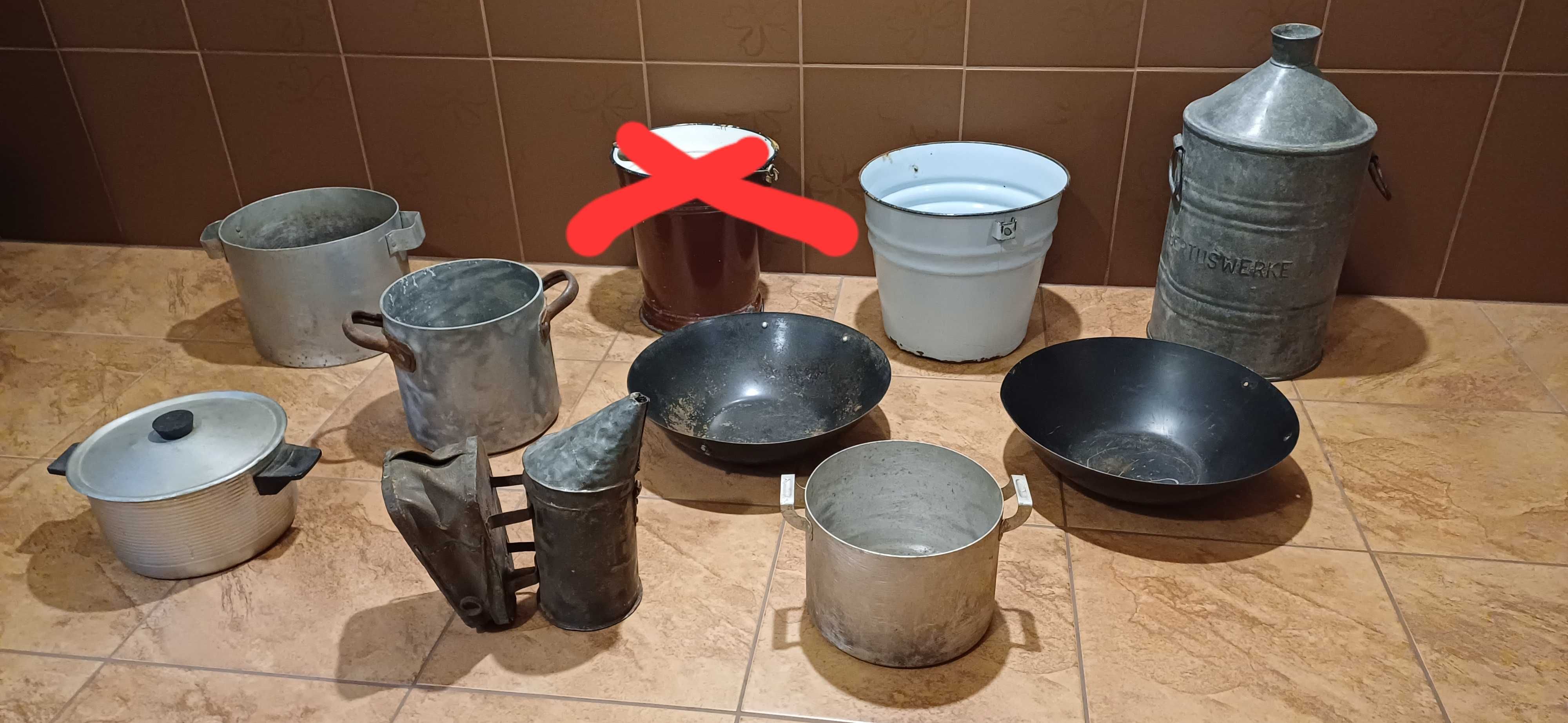 Stare emaliowane kanki, wiadra,miski tace,garnki,bańki ocynkowane.