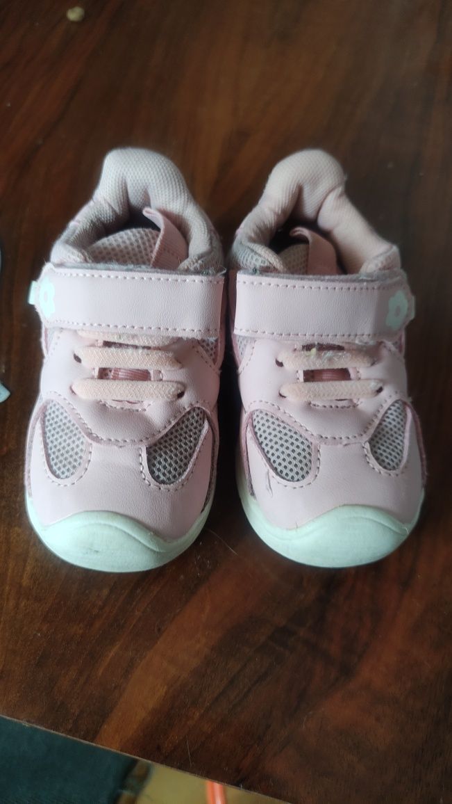 Adidasy dla dziewczynki rozm.22 wkładka 14 cm