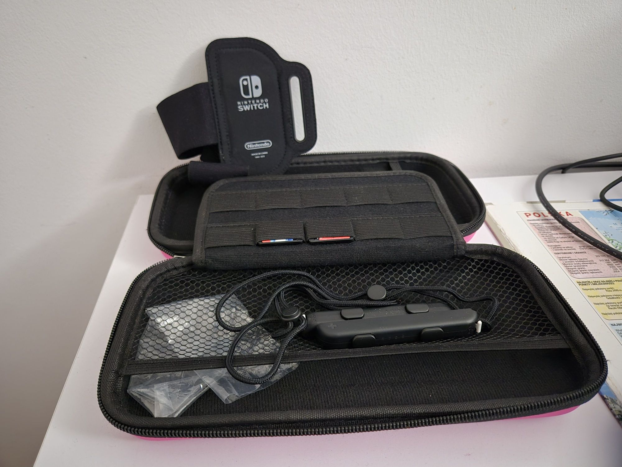 Nintendo Switch +Joy - Con + 3 gry +etui