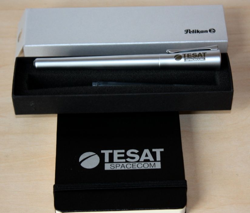 Ручка Pelikan и легендарный черный блокнот Moleskine - лучший подарок!