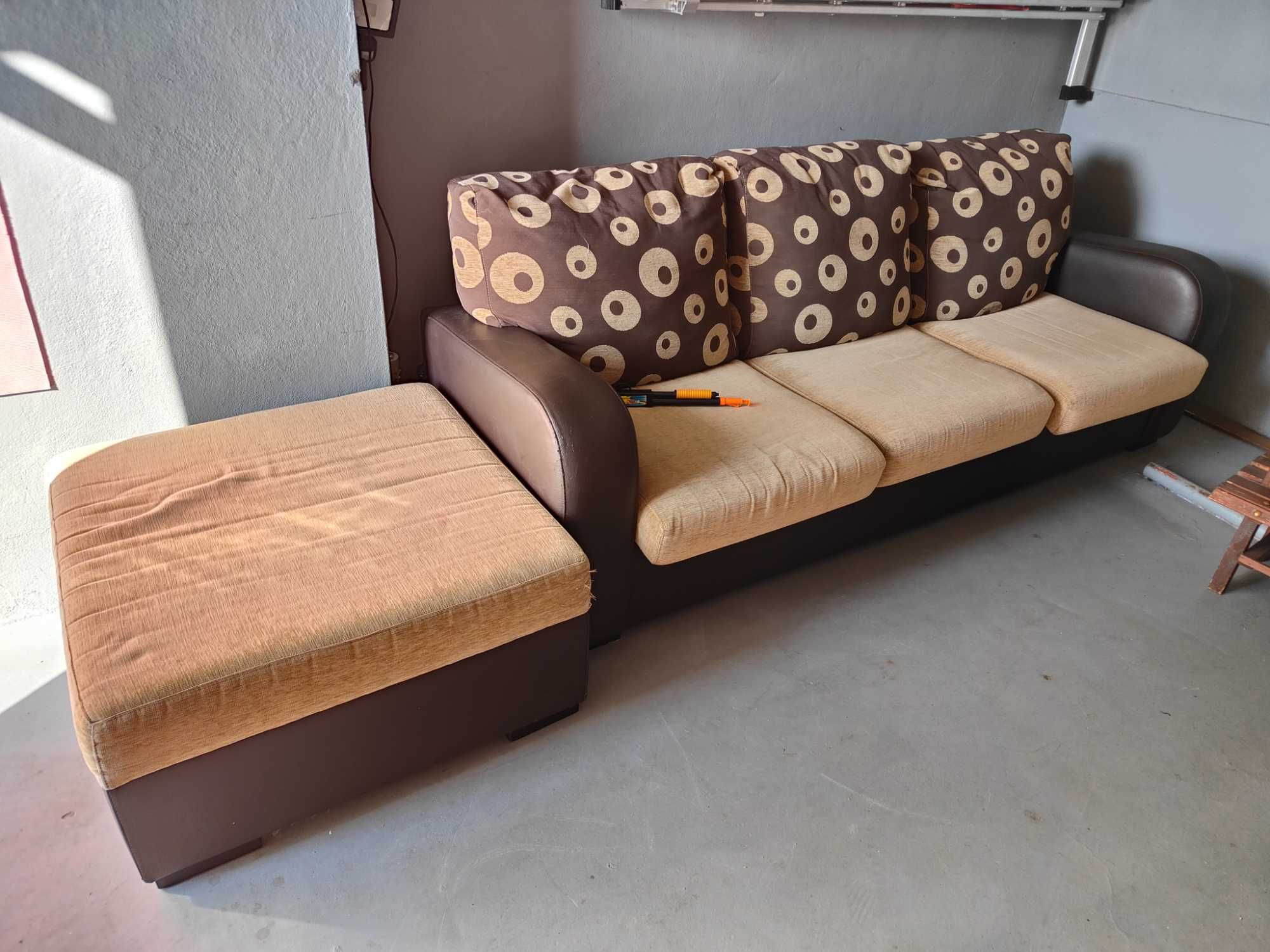 Sofá com chaise long