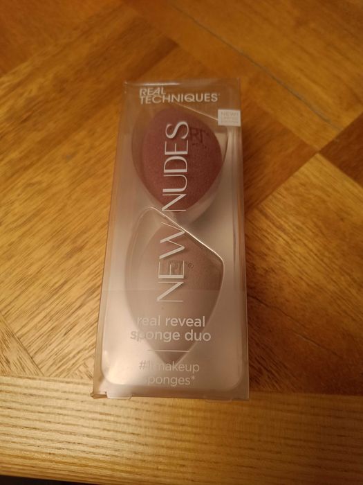 Gąbka do makijażu - Real Techniques 2 gąbki z kolekcji New Nudes.