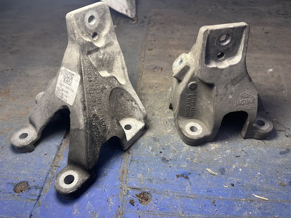 Кронштейн двигуна (2 шт) Jaguar XF