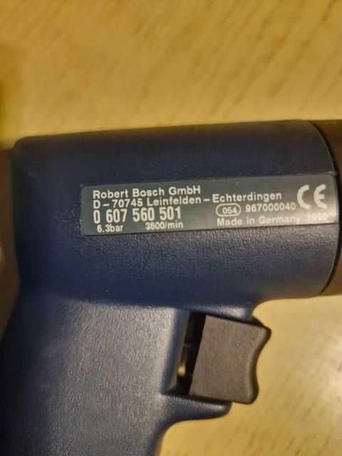 Pneumatyczny młot dłutujący z walizką