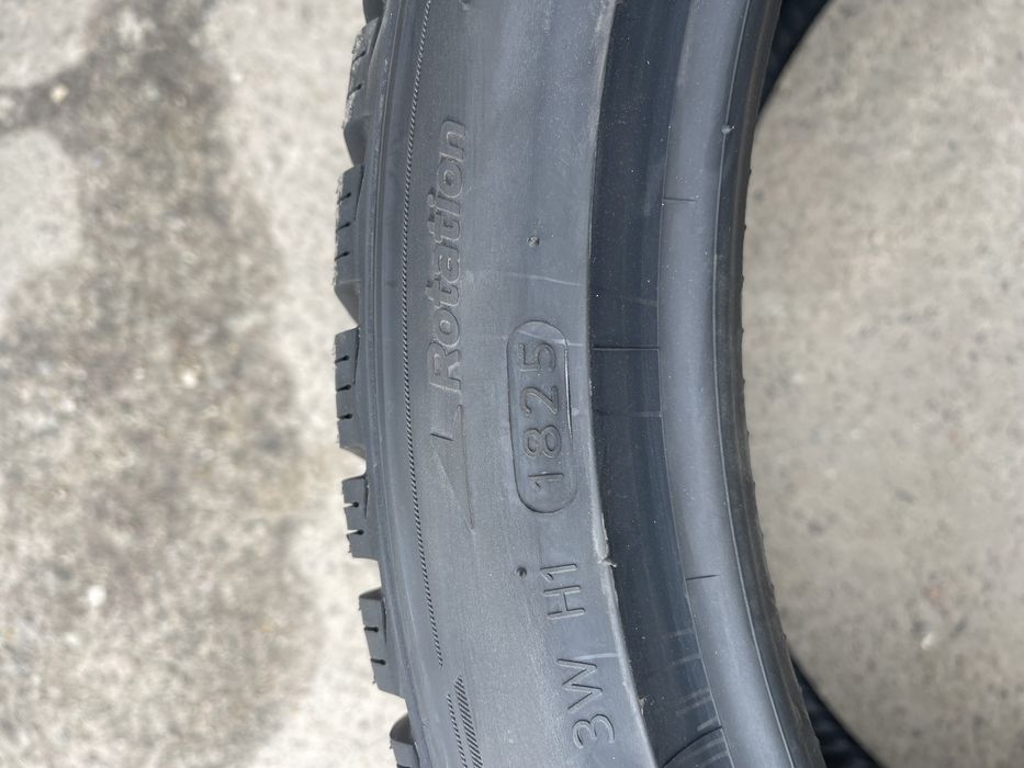 Шини 275 35 20 Hankook Winter I*Cept Evo3 W330 275/35 R20 102W XL