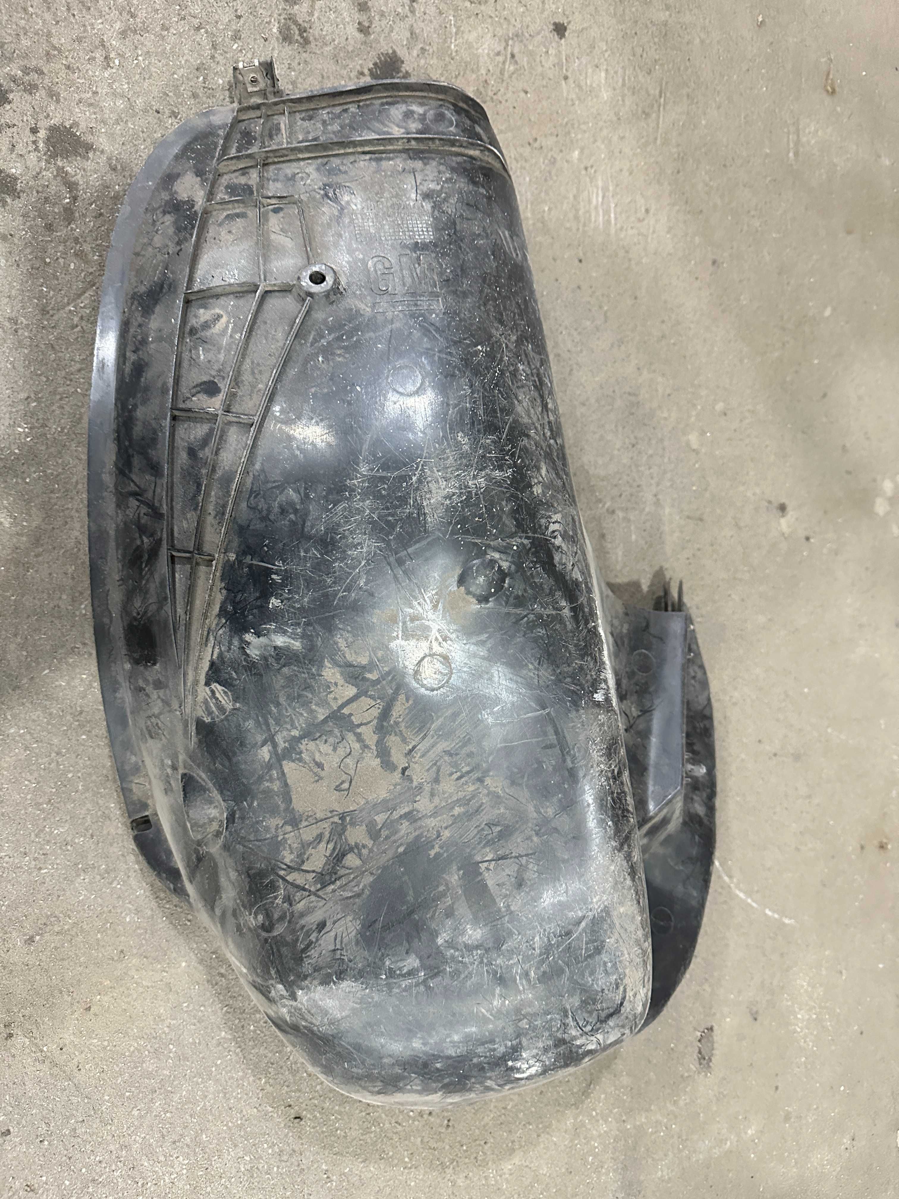 Подкрылок задний правый  opel vectra b 90508703