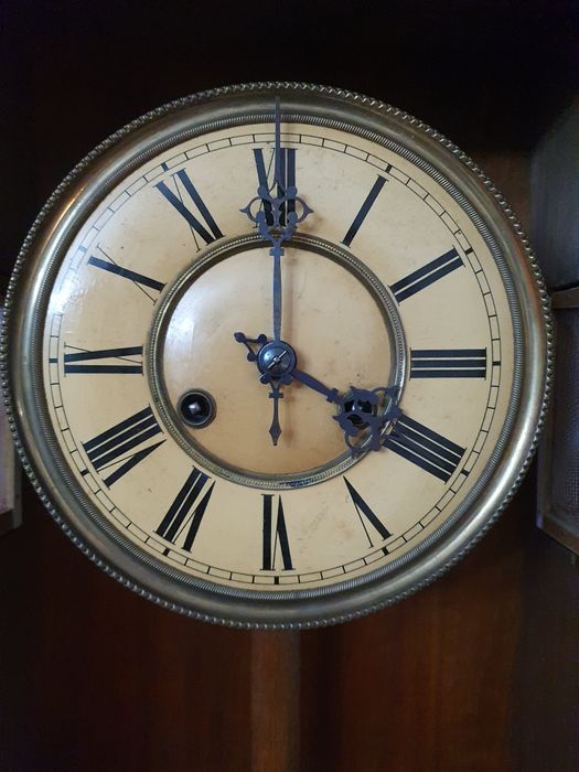 Grande relógio antigo mecânico