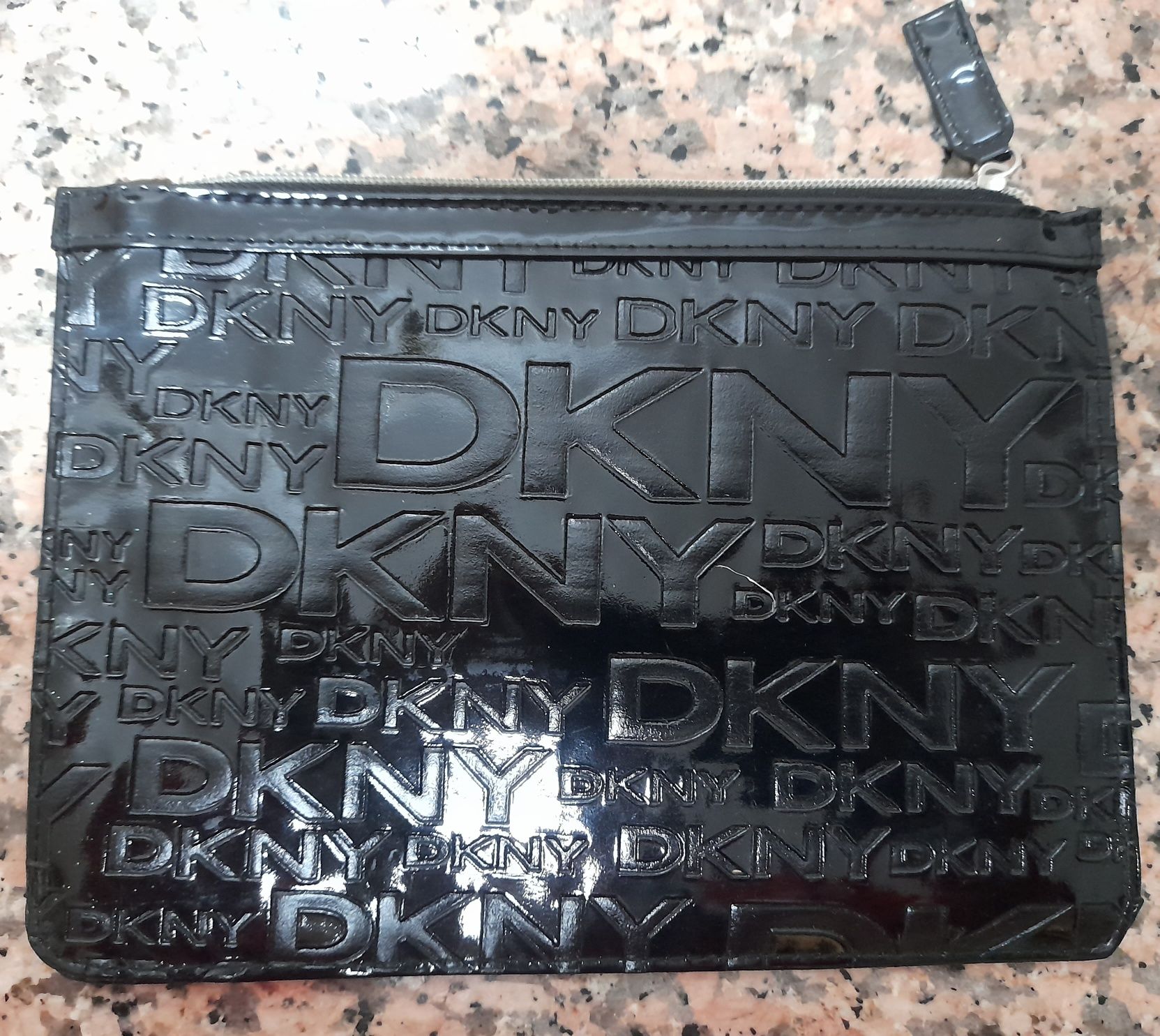 Mala e carteira DKNY em plástico