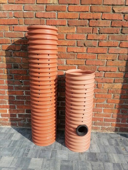 Studnia chłonna deszczówka rury