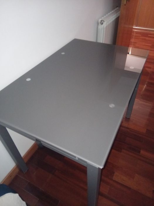 Mesa de jantar em vidro