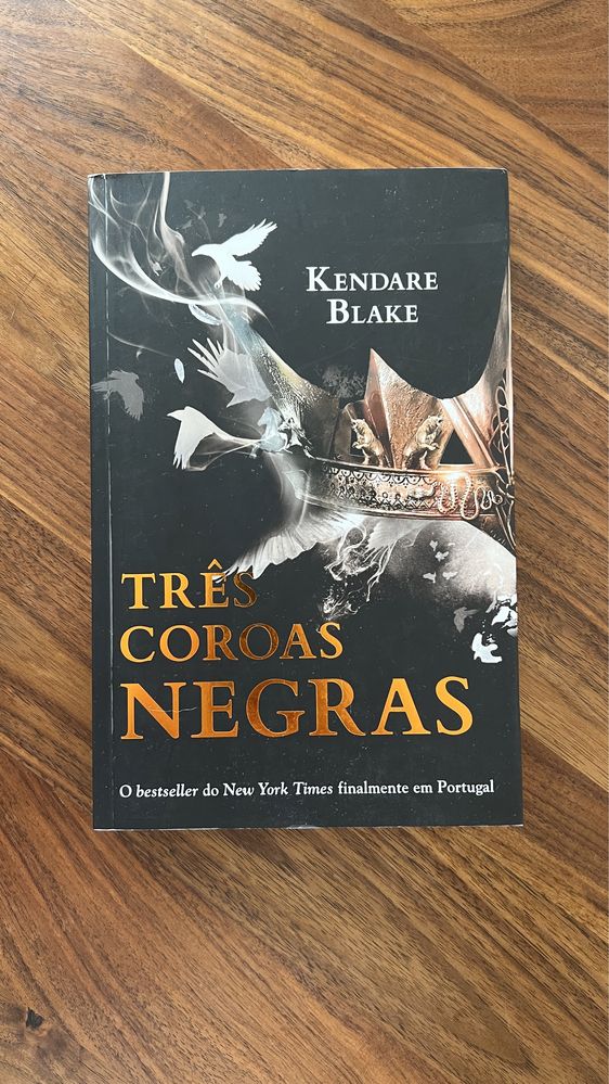 Livros Três Coroas Negras e Um Trono Negro - Kendara Blake