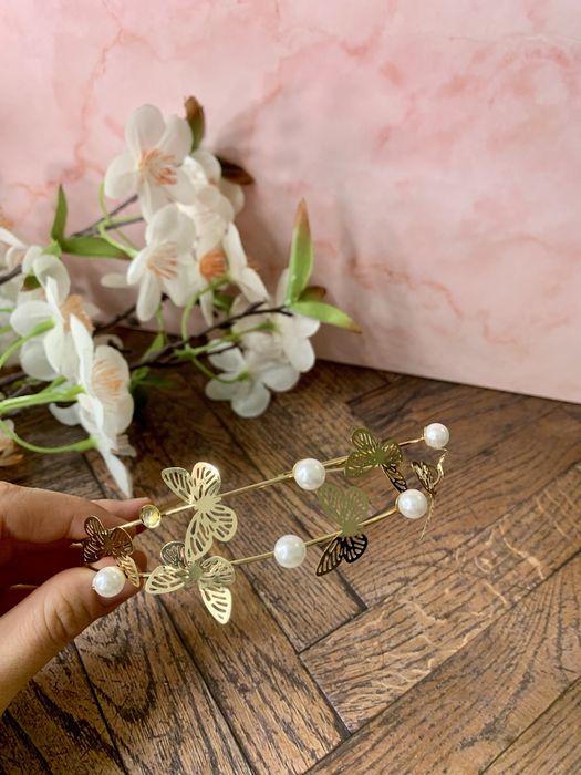 Opaska metalowa złota z motylkami i perełkami