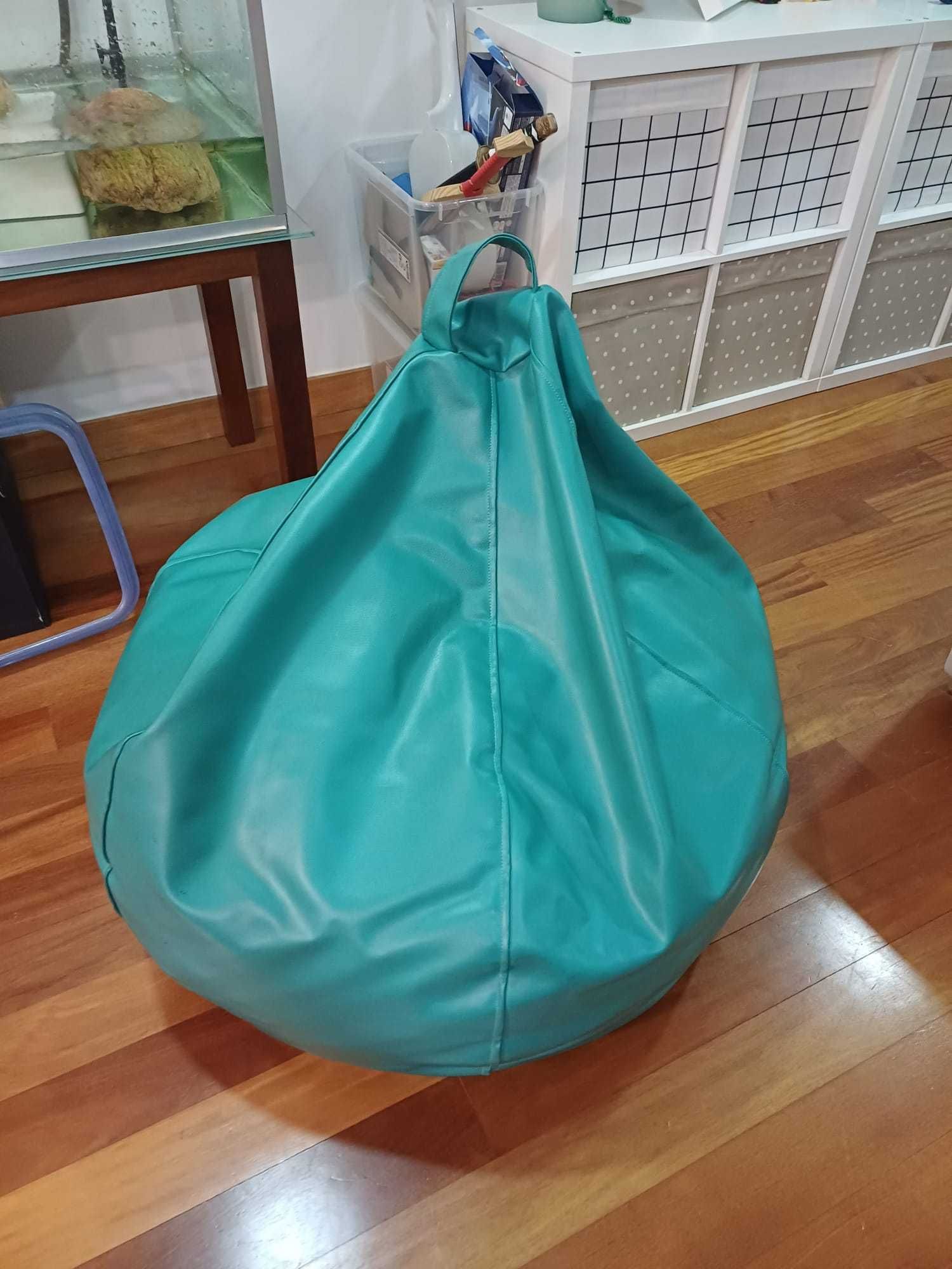 Puff Pêra em Napa Azul