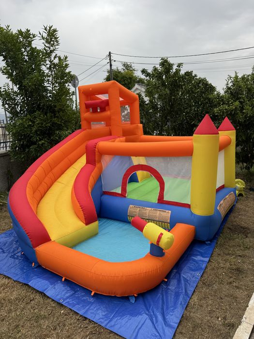 Brinquedo insuflavel - escorrega com água