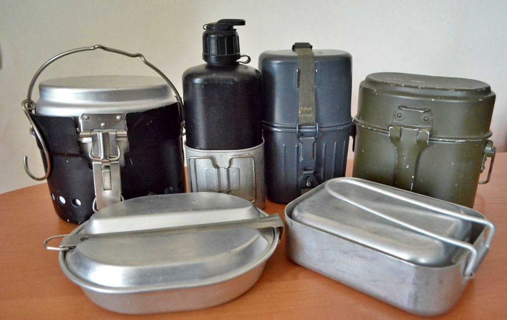 Котелки і фляги різних країн