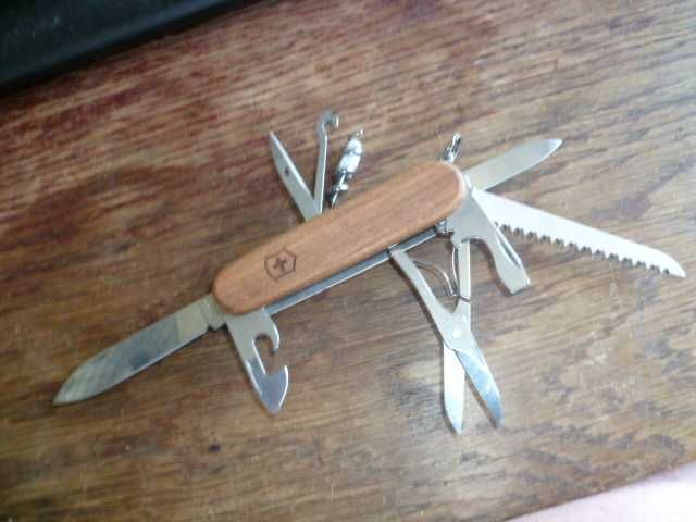 Victorinox huntsman wood