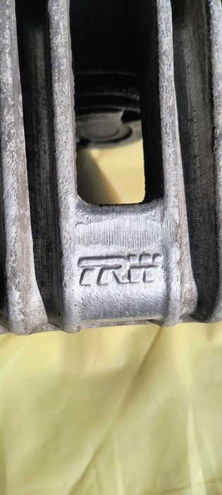 Zacisk hamulcowy prawy TRW do Audi A3 model 8p