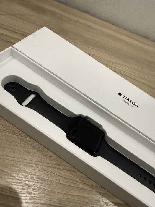 Apple Watch Series 3 42mm Space Gray з чорним ремінцем