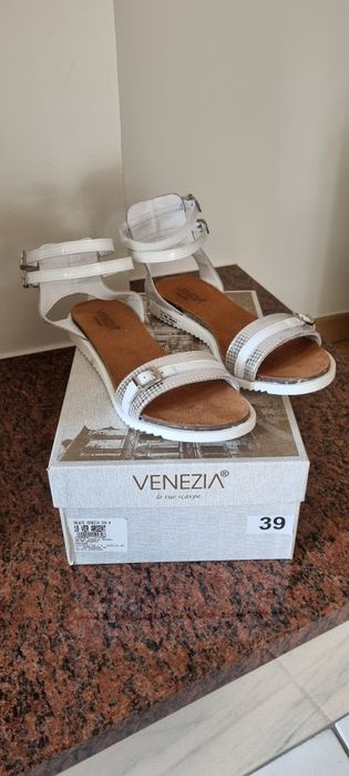39 sandały Venezia skóra białe srebrne damskie