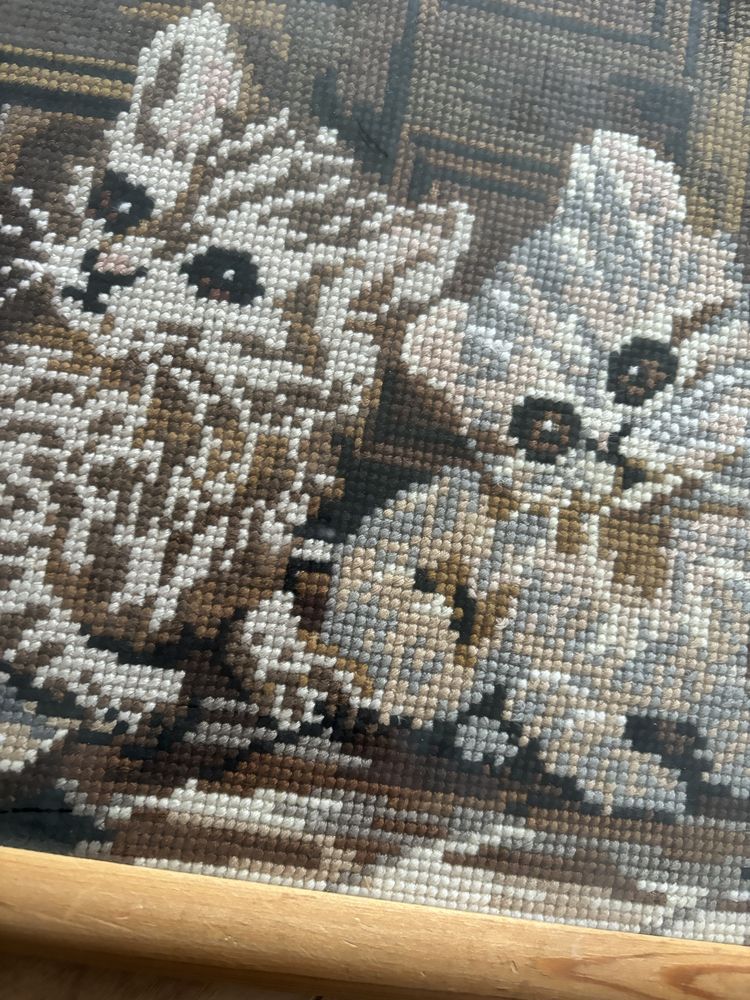 obraz ręcznie haftowany kotki ramka kwadratowa