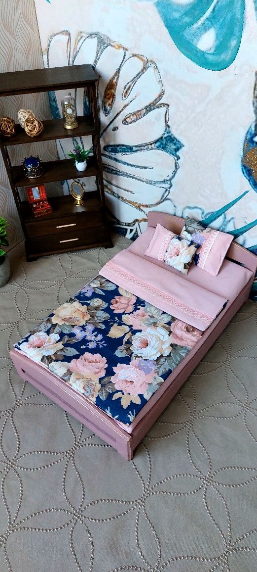 Постельное  белье для  куклы  Кукольная постель. Кровать  для куклы.