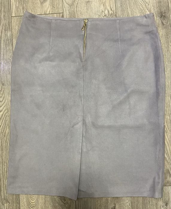 Елегантна жіноча спідниця