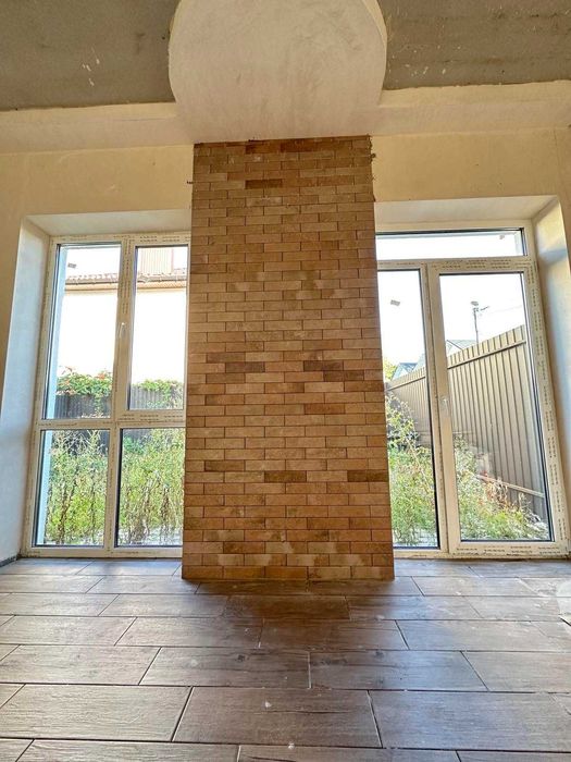 Дуплекс з ремонтом в центрі Ворзеля! Оформлення мінімальне!