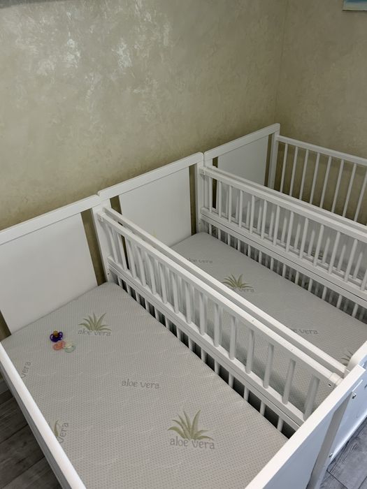 Дитяче ліжечко деревяне біле