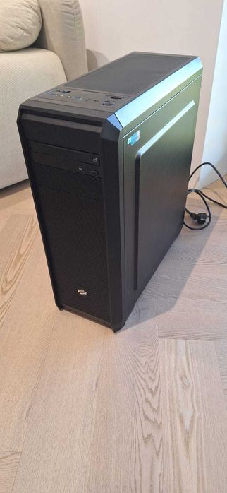 Komputer AMD Ryzen 7 3700X + monitor LG Flatron E2242C