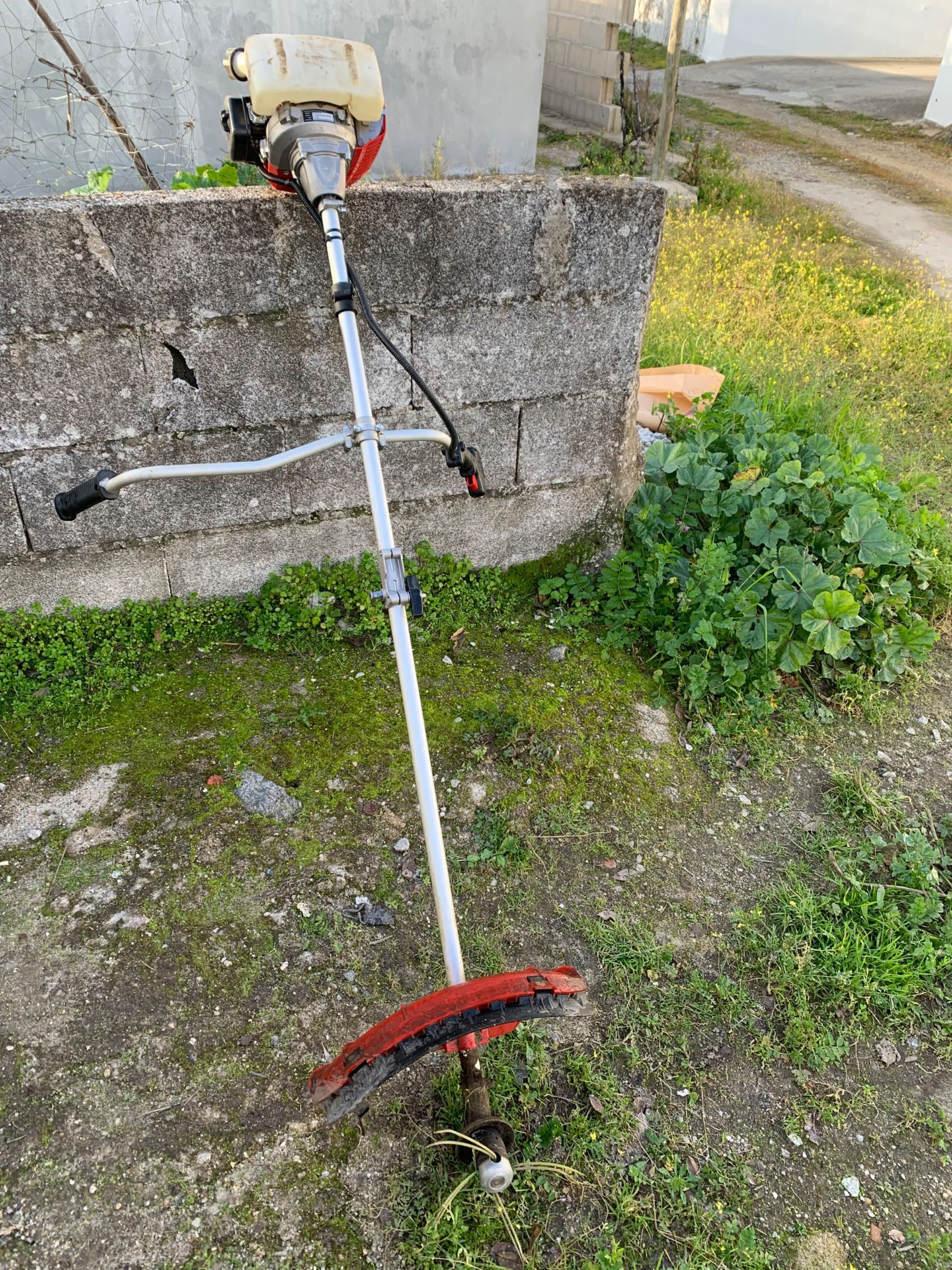 Roçadora com garantía 1 ano