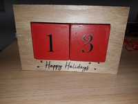 kalendarz drewniany holidays