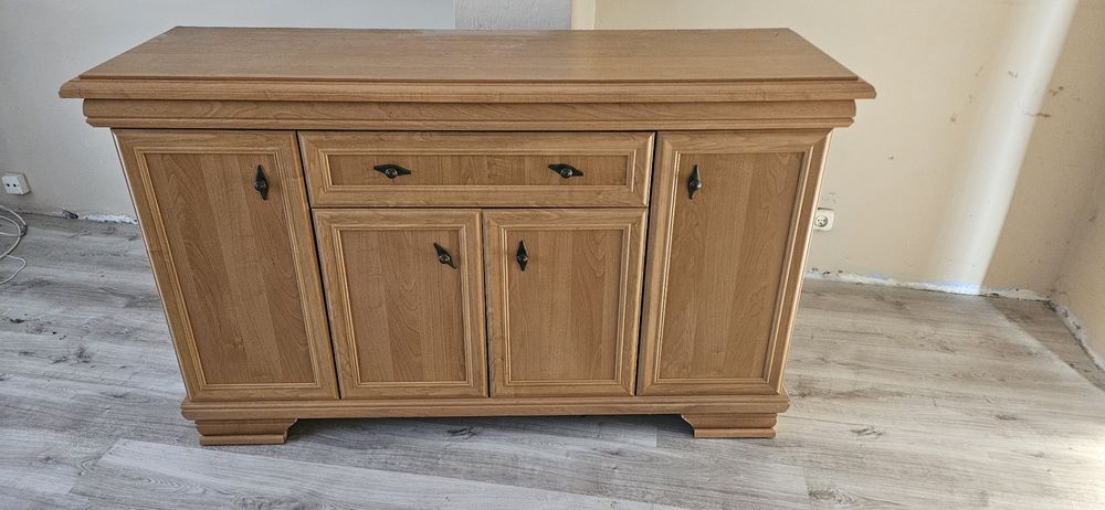 Duża komoda w dobrym stanie