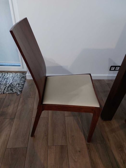 Sprzedam używany stół drewniany, rozkładany 140/175/220 i 6 krzeseł.