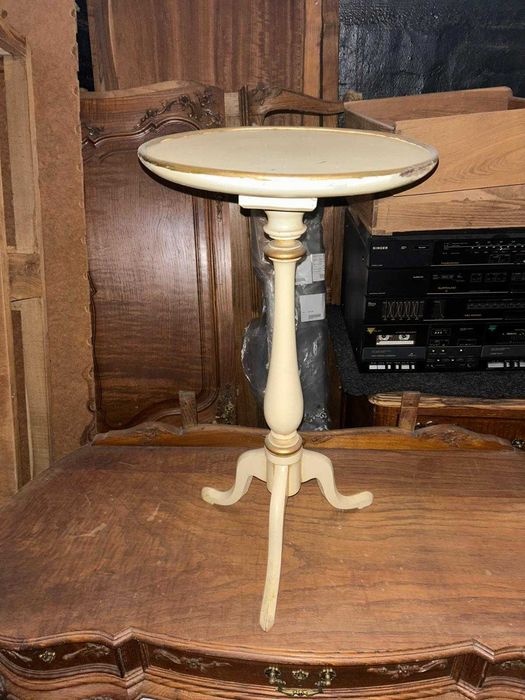 Mesa de madeira antiga - Ideal para modernizar
