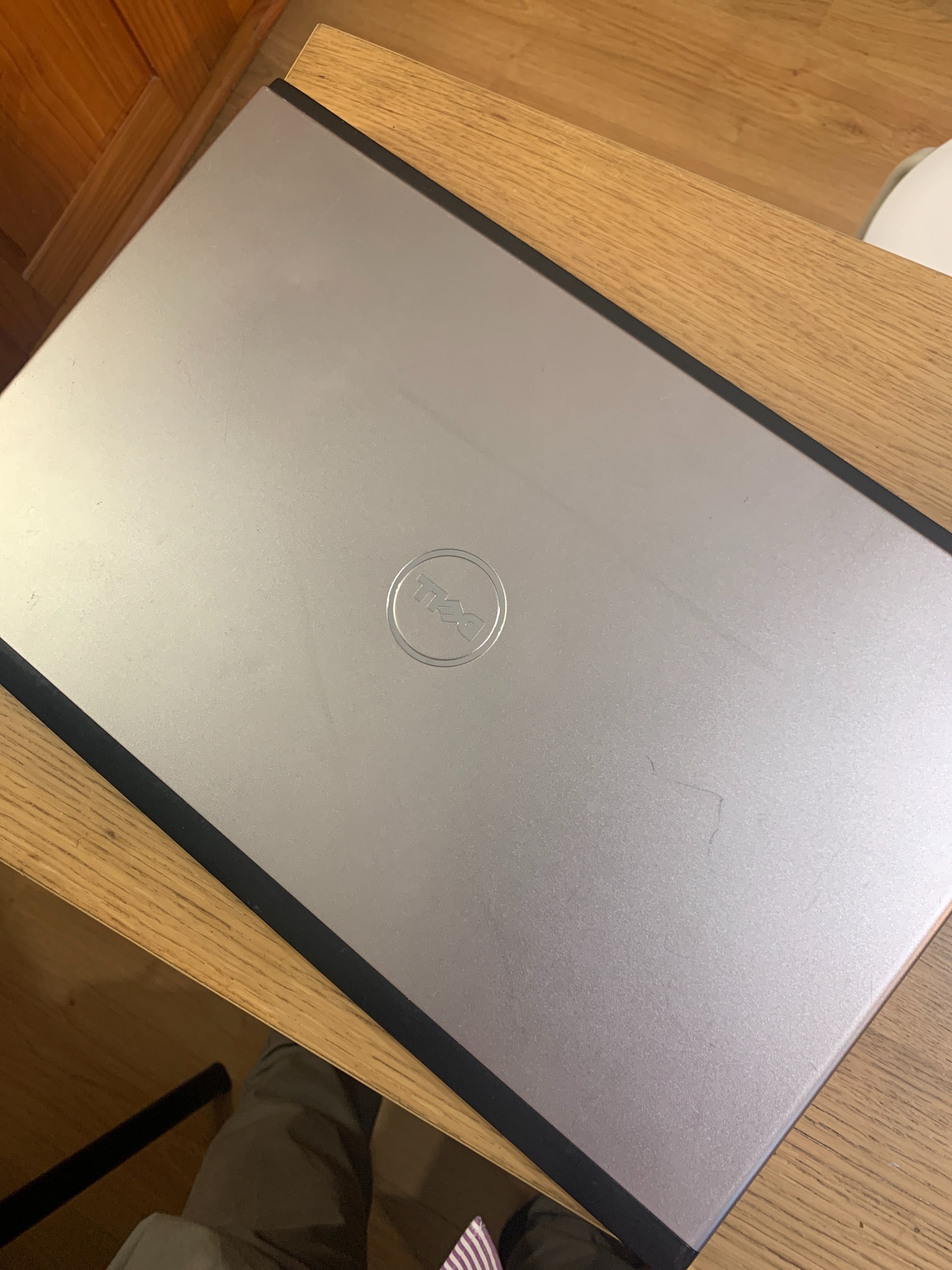 Portátil Dell de 17 polegadas i5 Vostro 3700